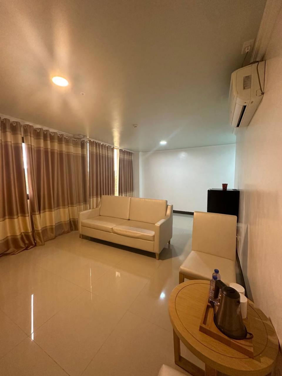 Punta Clark Hotel Clark Field المظهر الخارجي الصورة