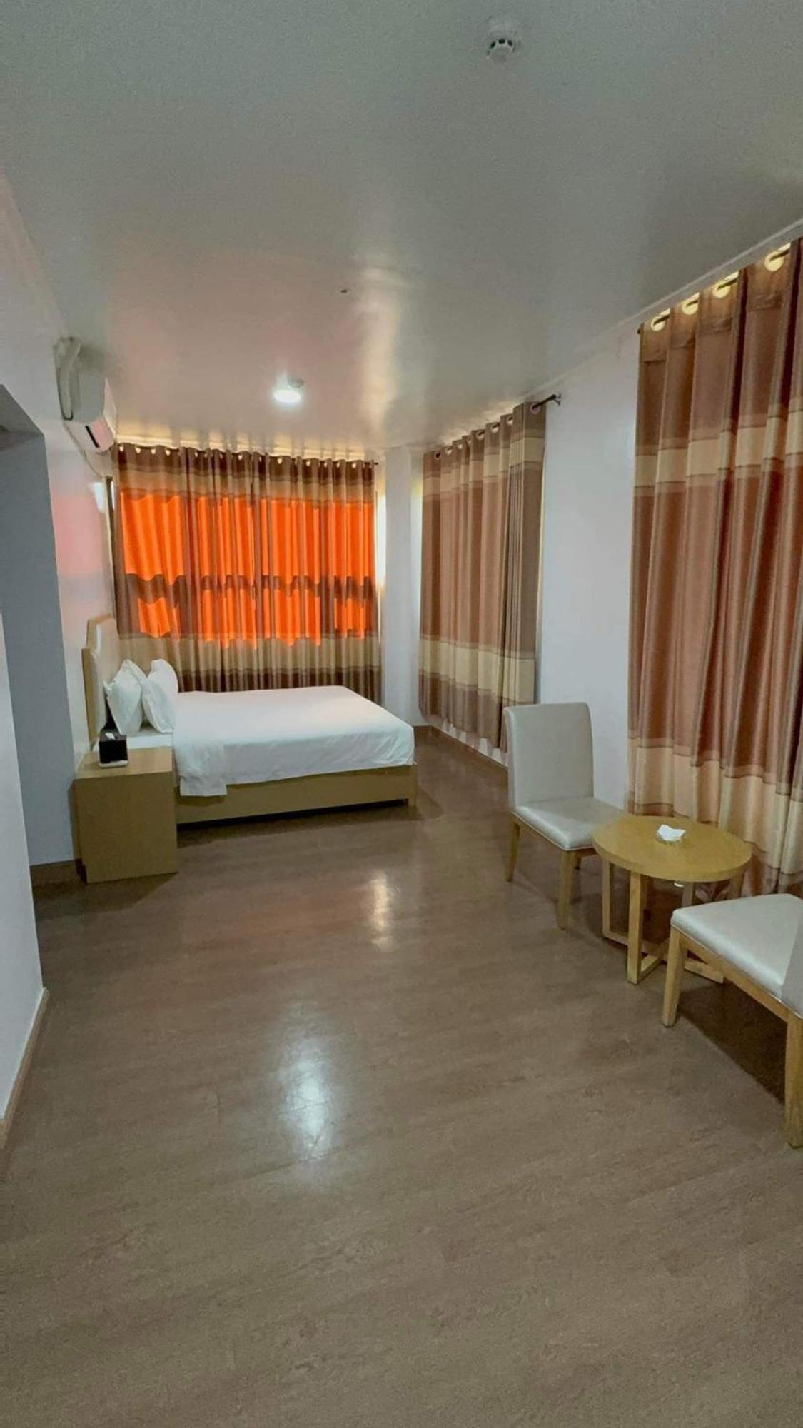 Punta Clark Hotel Clark Field المظهر الخارجي الصورة